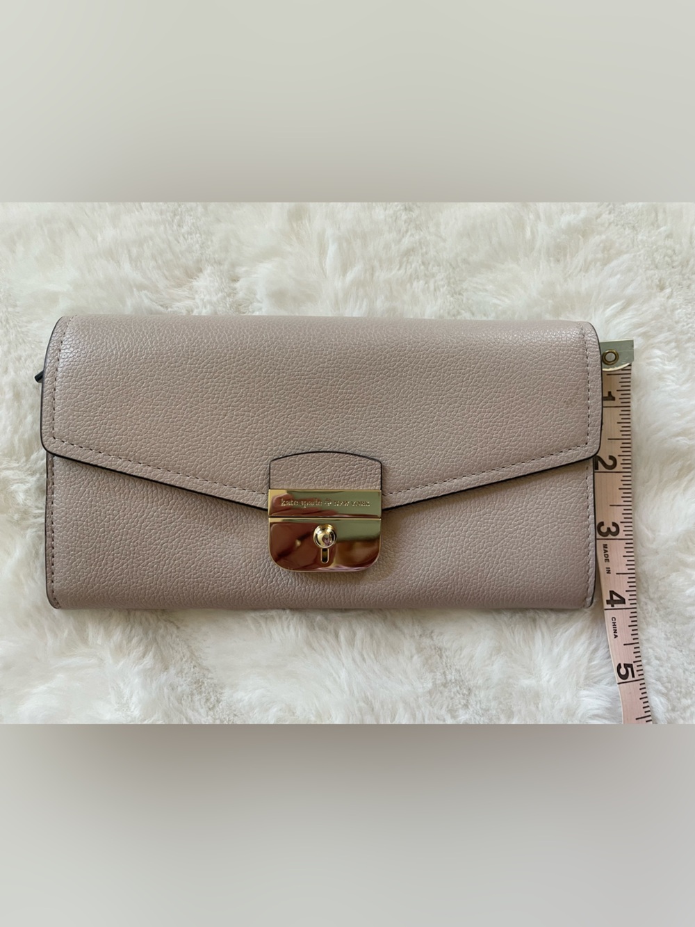 Kate Spade Wallet. - Picture 9 of 10